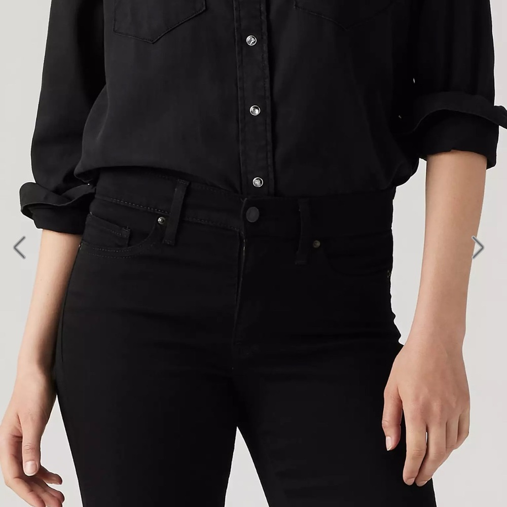 130 Levi's Women's Black Boot Cut Jeans - Picture 3 of 5